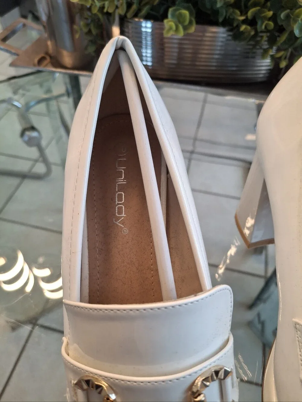 N/A elegant cream